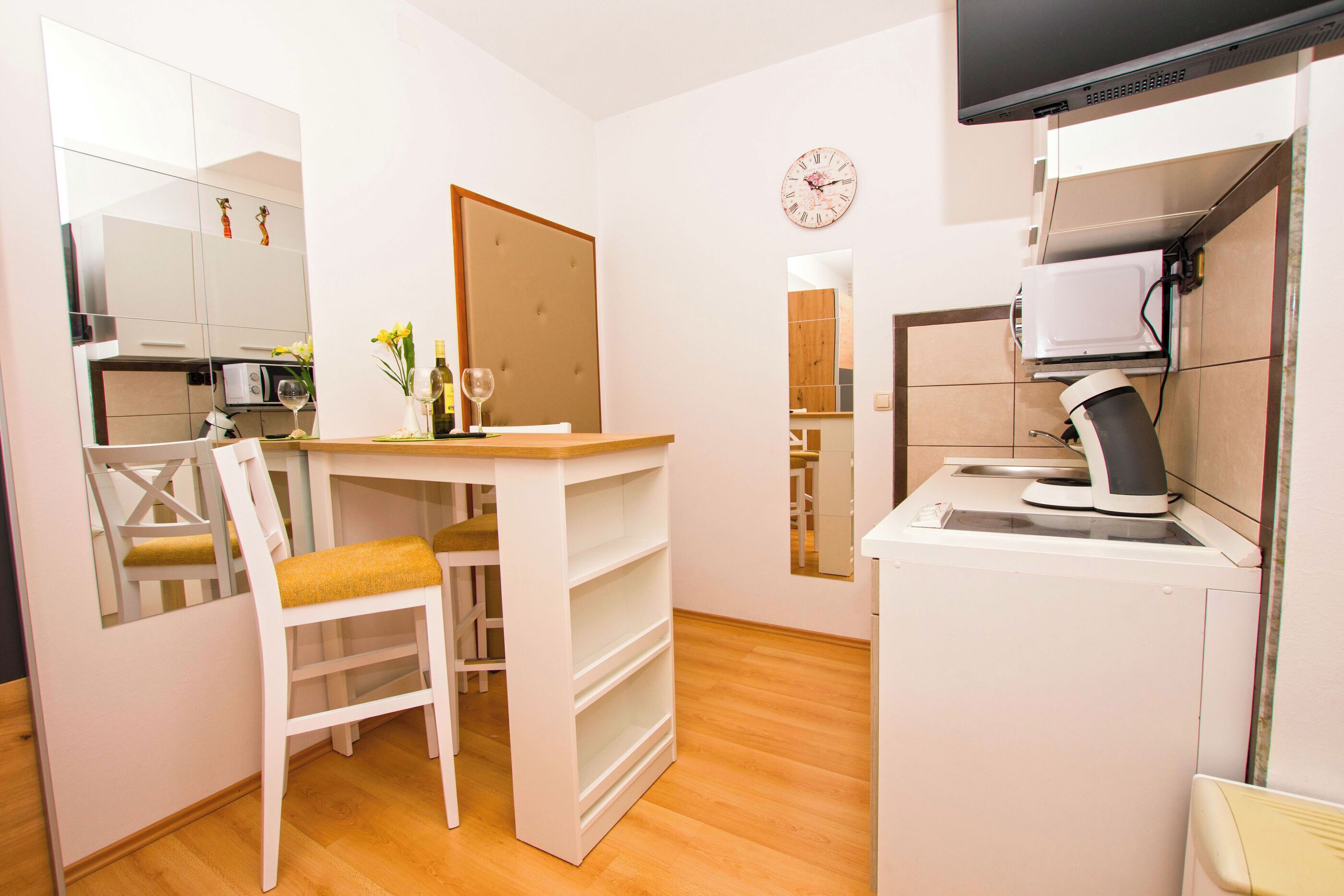 Studio (A1) | Dining