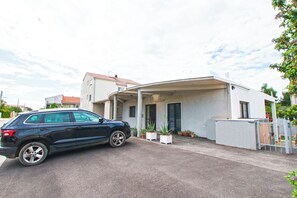 Free self-parking - Apartment Koko (Biograd na Moru)