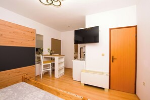 Studio (A1) | Television - Apartment Koko (Biograd na Moru)