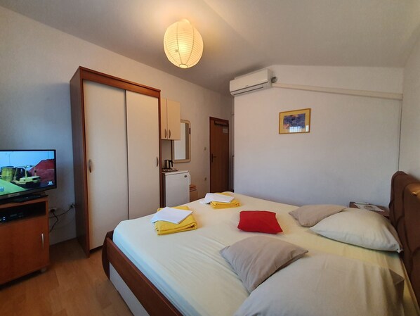 Room (S1) - Apartments and Room Anica & Marko (Rab)