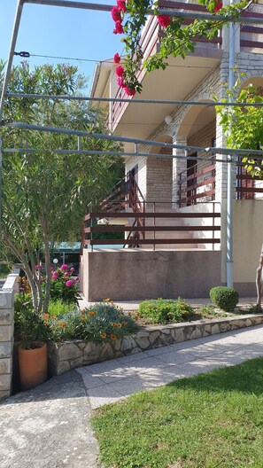 Kiến trúc tòa nhà