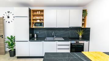 House | Private kitchen | Fridge, microwave, oven, stovetop