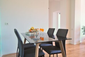 Apartment (A1) | Dining