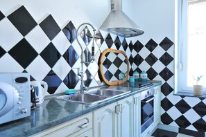 Apartment (A1) | Private kitchen | Fridge, microwave, oven, stovetop - Apartment G&M (Zadar)