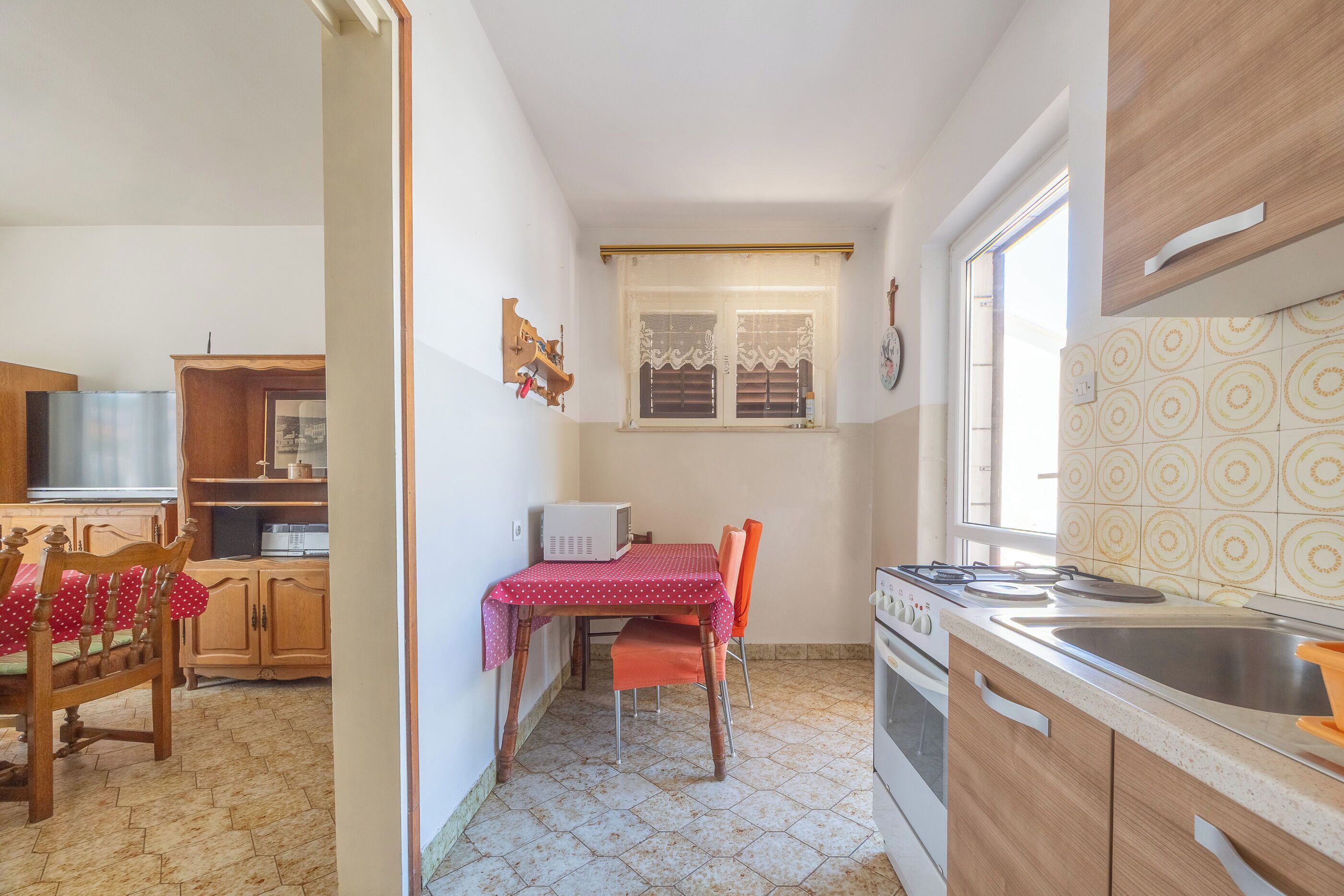Apartment (A1) | Private kitchen | Fridge, microwave, oven, stovetop