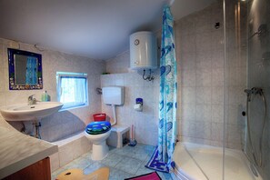 Apartment (A1) | Bathroom - Apartments Dina (Komiza)