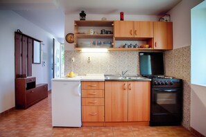Apartment (A1) | Private kitchen - Apartments Dina (Komiza)