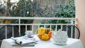 Apartment (A2) | Balkon