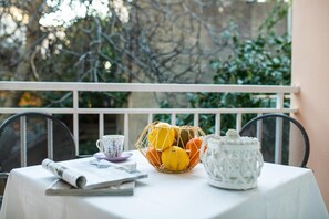 Apartment (A2) | Balkon