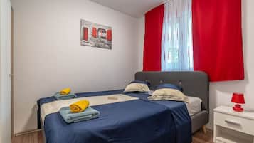 House | Iron/ironing board, free WiFi