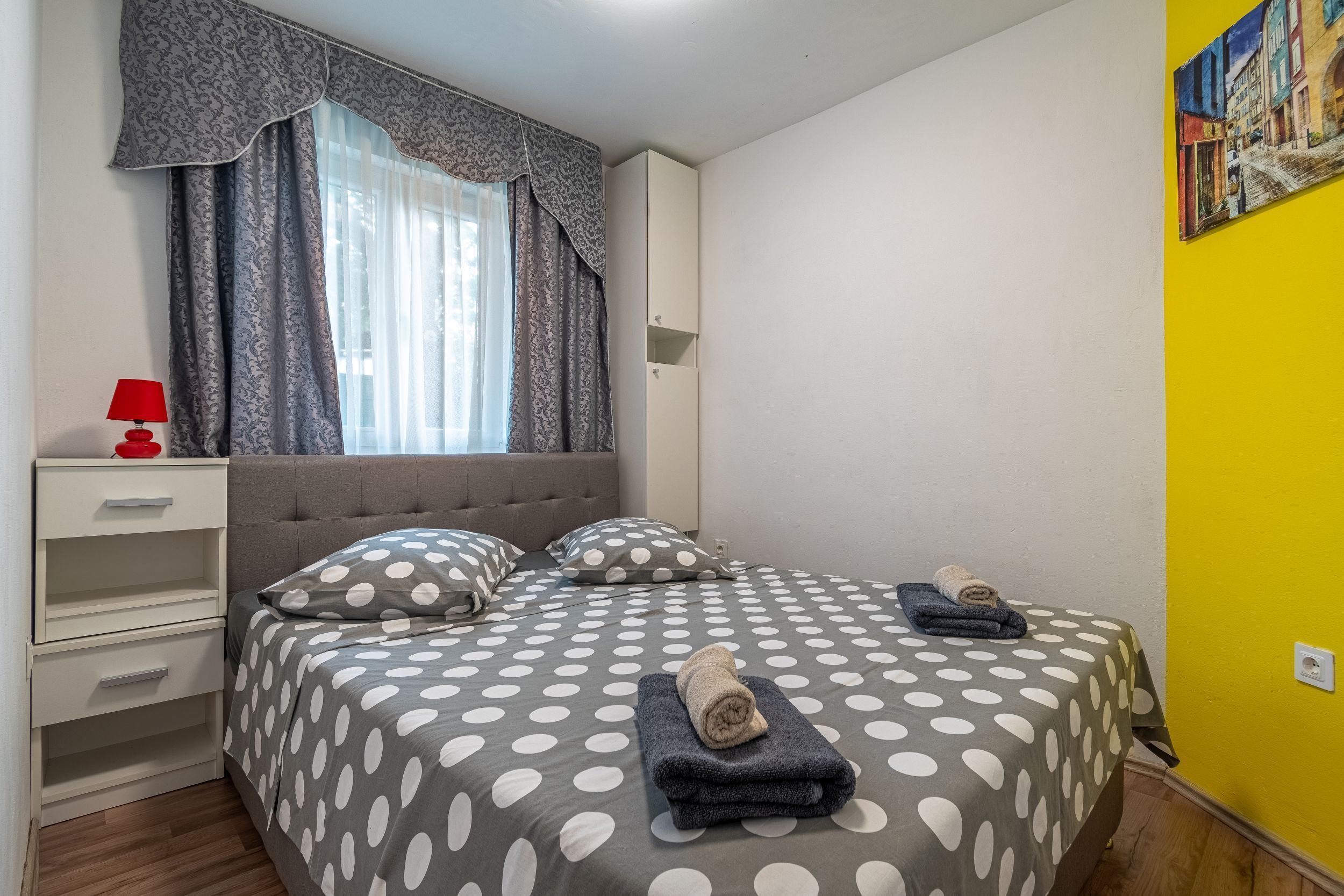 Casa | Tabla de planchar con plancha y wifi gratis 