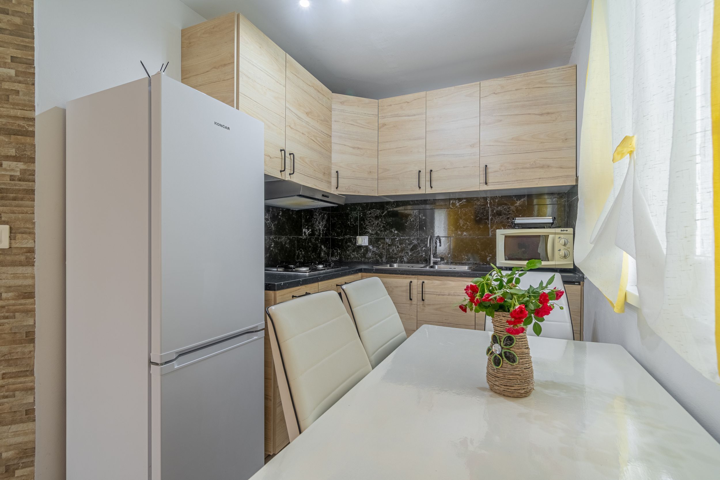 House | Private kitchen | Fridge, microwave, oven, stovetop