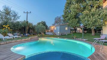 Outdoor pool, an infinity pool, open open 24 hours, pool umbrellas