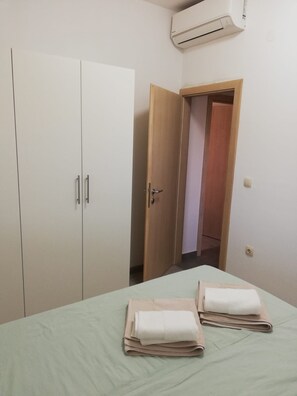 Apartment (A2) | Seterika/papan seterika, Wi-fi percuma 