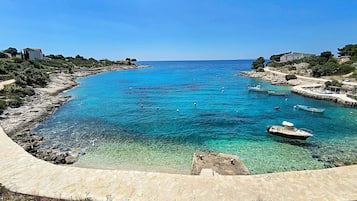Una spiaggia nelle vicinanze