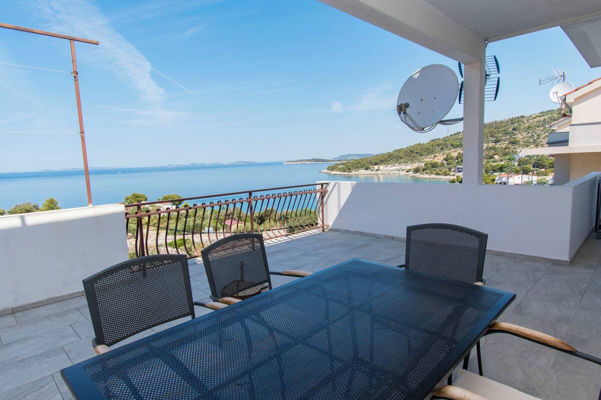 Apartemen (A3) | Teras/patio