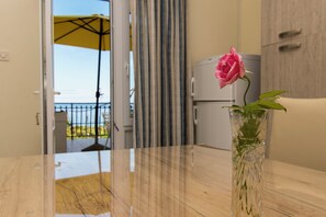 Appartement (A1) | Cuisine privée | Réfrigérateur, four, plaque de cuisson, bouilloire électrique