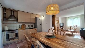 House | Private kitchen | Fridge, oven, stovetop, espresso maker