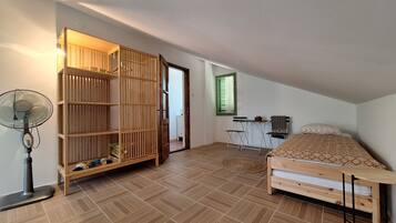 House | Iron/ironing board, free WiFi