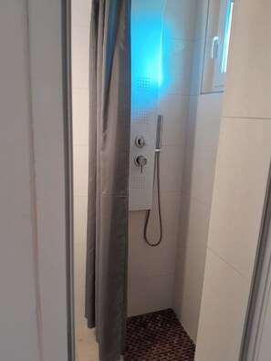 Apartment (A1) | Bathroom | Toilet paper - Apartments Roza (Crikvenica)