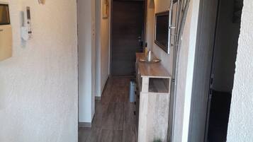 Apartment (A1) | Flur