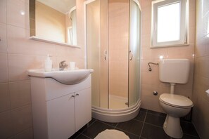 Studio (A2) | Bathroom | Toilet paper - Apartment Marija (Vodice)