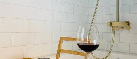Appartement (A1) | Salle de bain | Articles de toilette (gratuits), serviettes fournies, papier de toilette