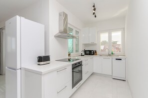 Apartment (A2) | Private kitchen - Apartments Quokka (Tribunj)