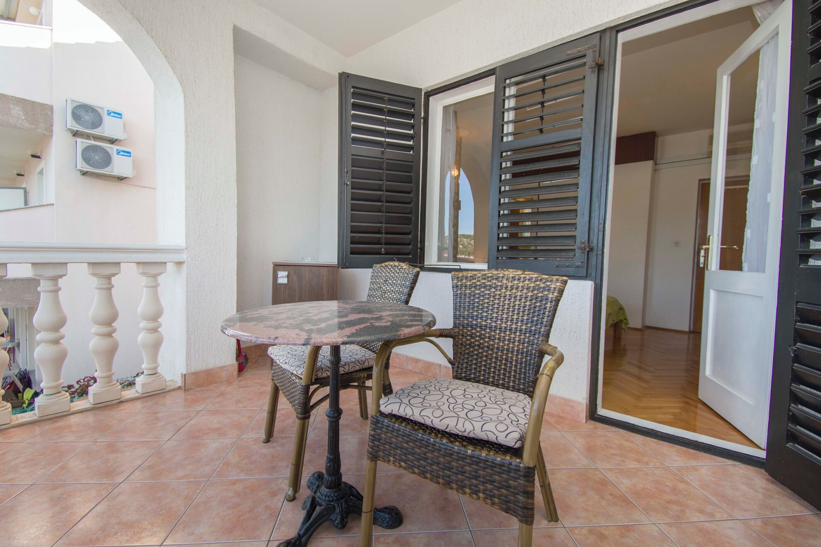 Room (S3) | Terrace/patio