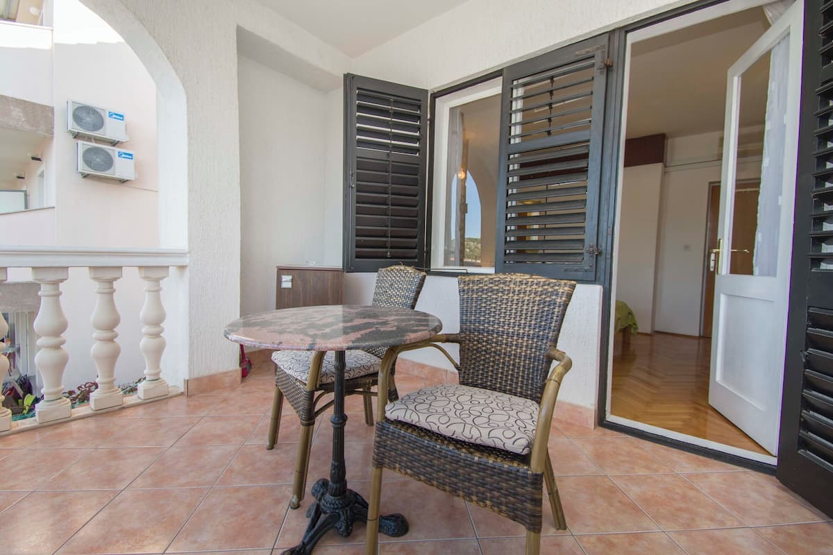 Room (S3) | Terrace/patio