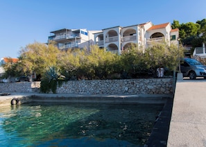 Beach nearby - Apartment and Rooms Ive (Tisno)