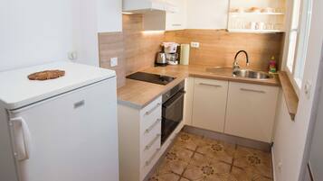 Apartment (A6) | Private kitchen | Fridge