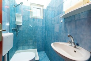 Studio (A1) | Bathroom - Apartment Ivica (Brela)