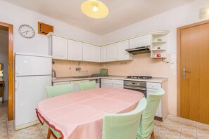 Apartment (A2) | Private kitchen - Apartment Ivica (Brela)