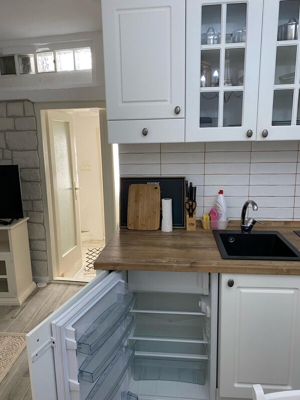 House | Private kitchen | Fridge, oven, stovetop, dishwasher - House Shabby (Crikvenica)