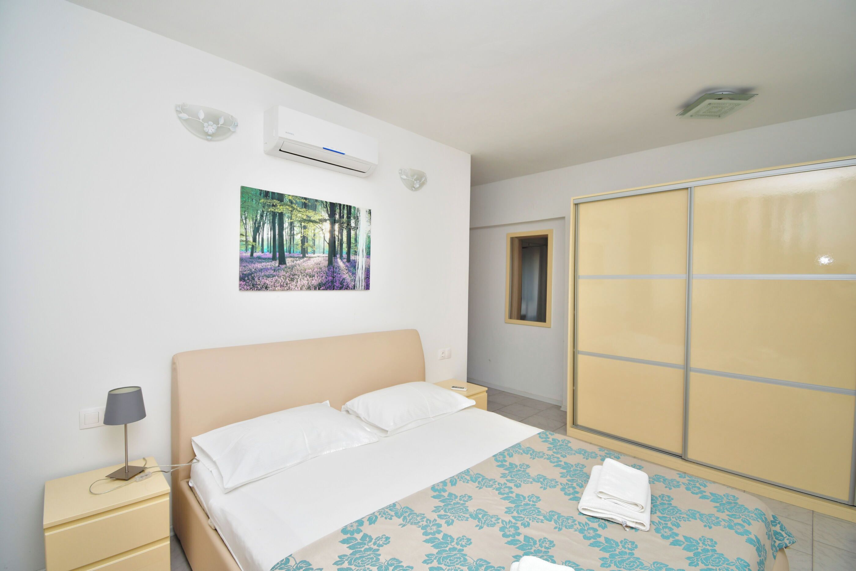 House | In-room safe, iron/ironing board, free WiFi