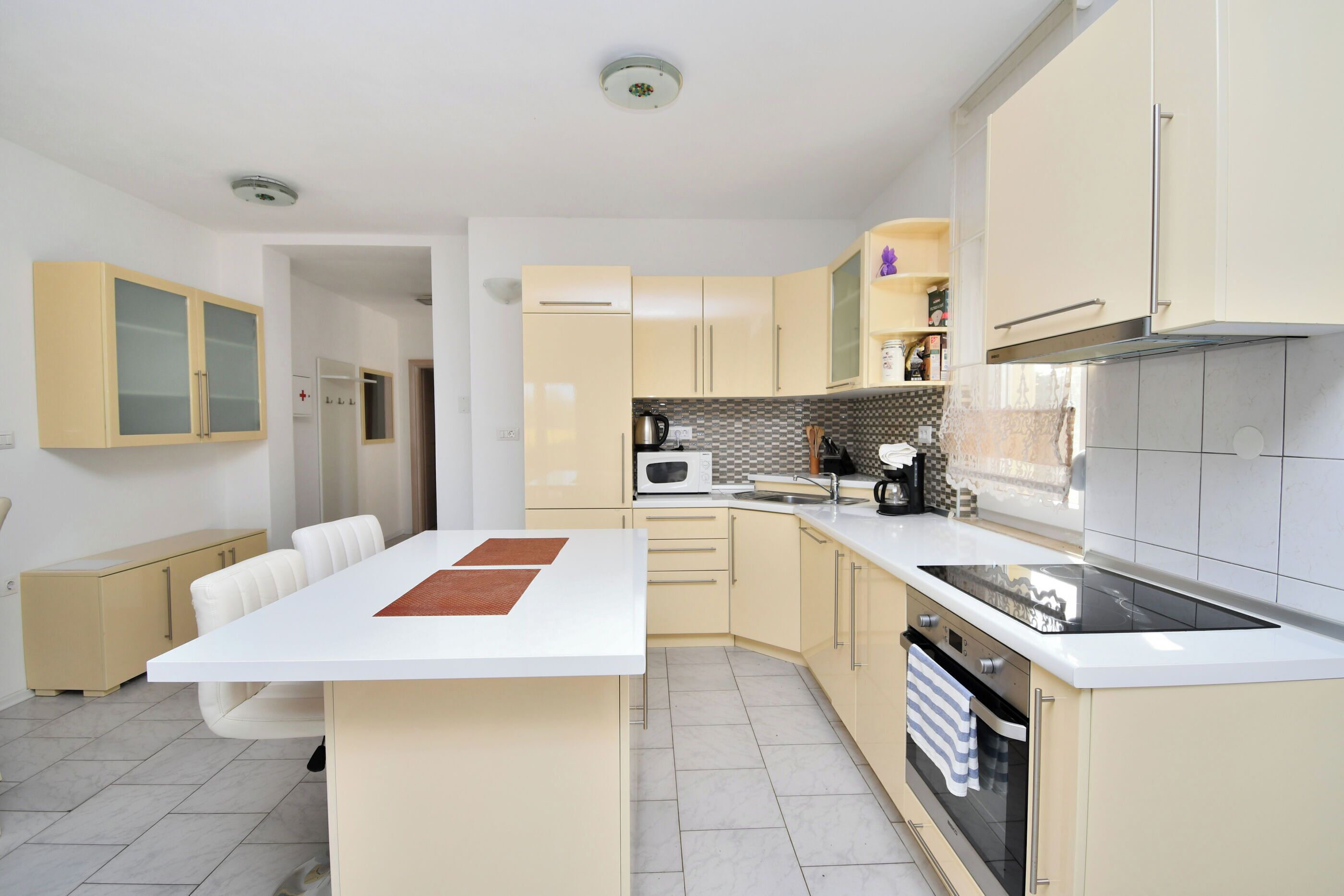 House | Private kitchen | Fridge, microwave, oven, stovetop