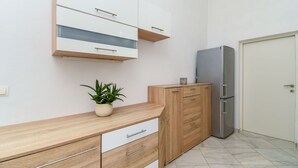 Apartemen (A1) | Dapur pribadi | Mesin espresso, lemari es, oven, dan kompor
