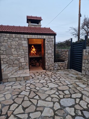 BBQ/picnic area - Apartments Mirjana (Solta)