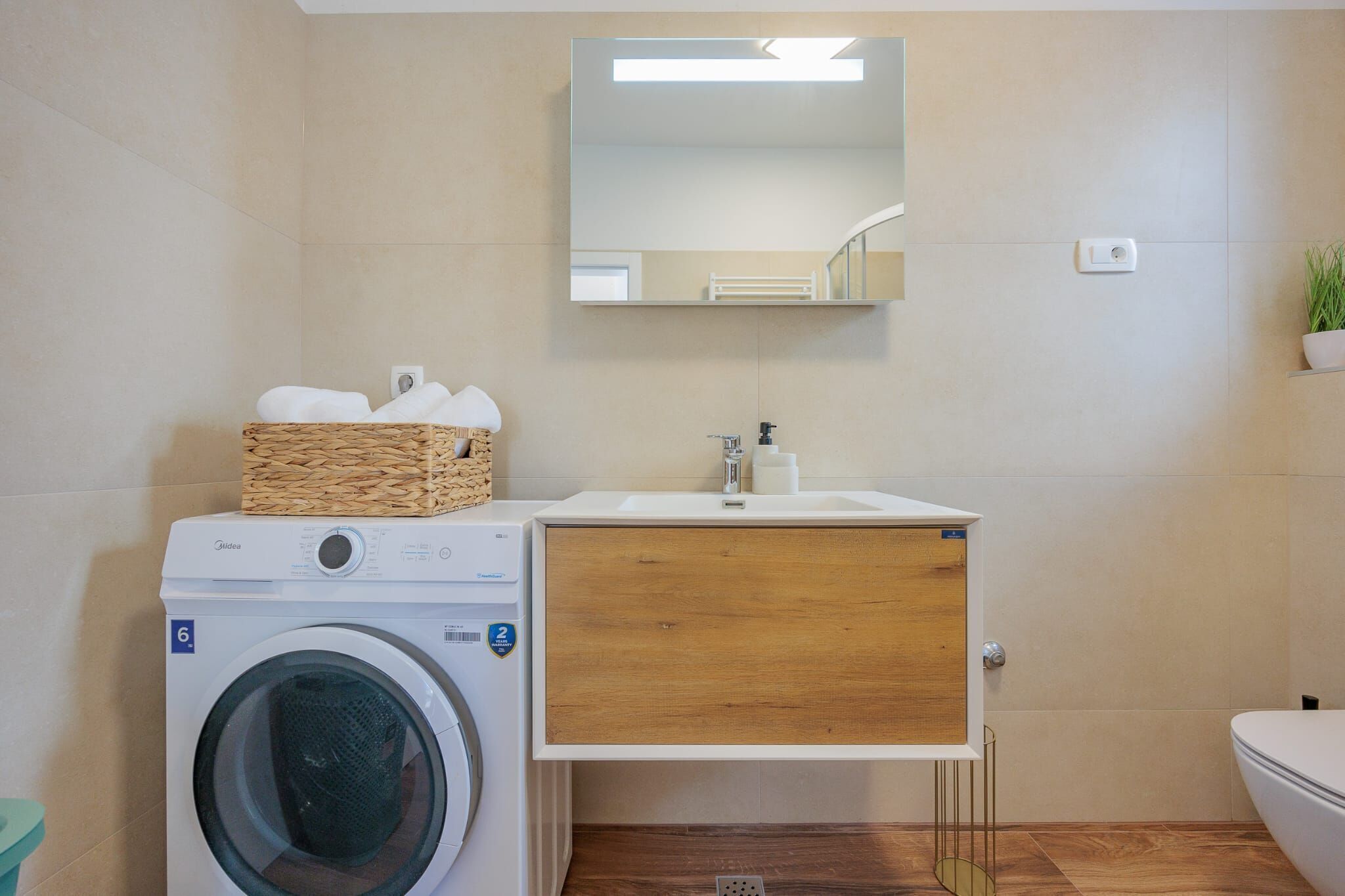 Apartment (A2) | Bathroom | Shower, towels