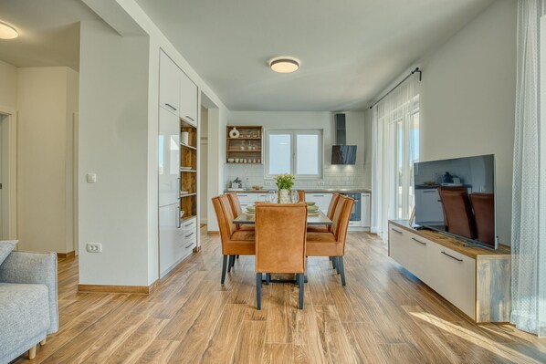 Apartment (A2) | Private kitchen | Fridge, microwave, oven, stovetop - Apartments Labar (Biograd na Moru)