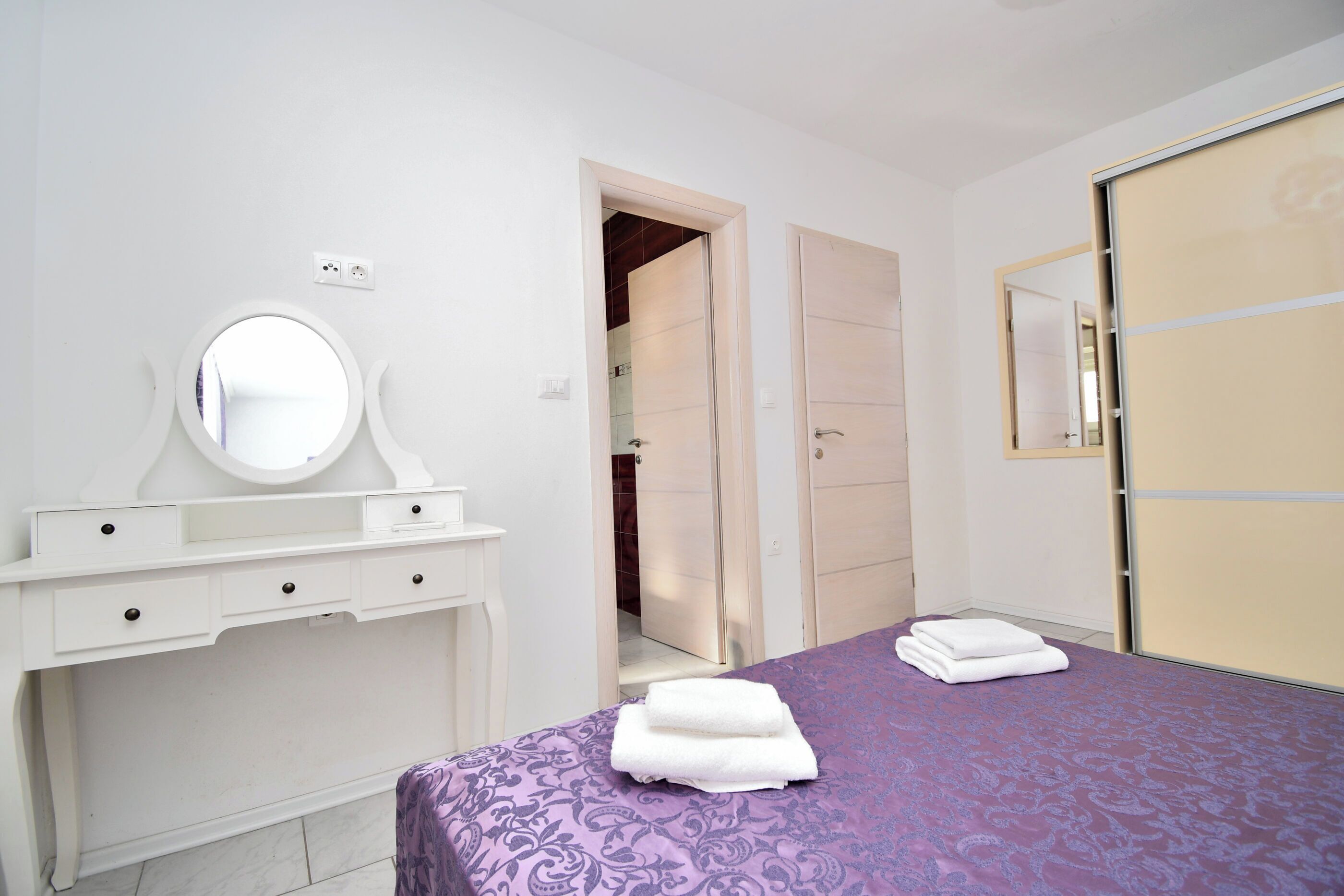 House | In-room safe, iron/ironing board, free WiFi