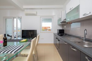 Apartment (A3) | Private kitchen | Fridge, microwave, oven, stovetop
