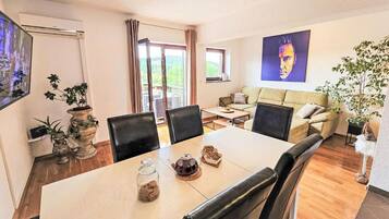 Apartment (A1) | Dining
