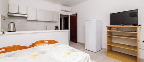 Apartment (A2) | Private kitchen | Fridge, oven, stovetop, espresso maker