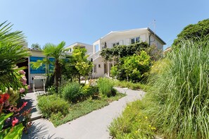 Garden - Apartment Family Apartments Ina (Vodice)