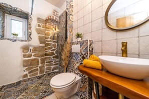 House | Bathroom | Shower, towels, soap, toilet paper - House Garden House (Rab)