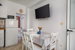 Apartment (A1) | Dining
