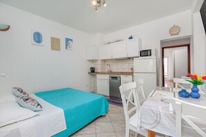 Apartment (A1) | Private kitchen | Fridge, microwave, stovetop, electric kettle