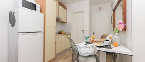 公寓 (A1) | 私人廚房 | 雪櫃、微波爐、焗爐、爐具